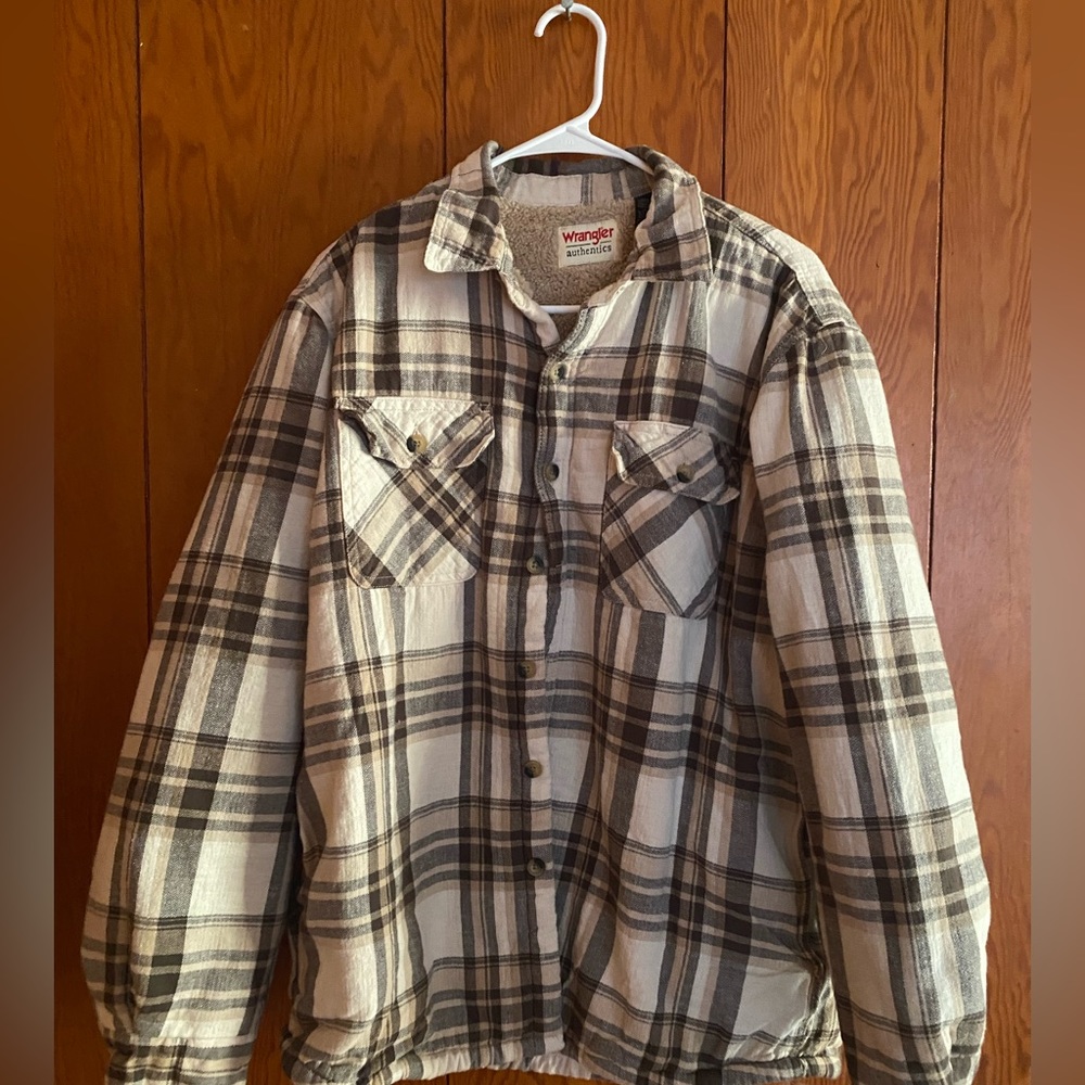 Wrangler men’s button up flannel jacket. Brand new, size large